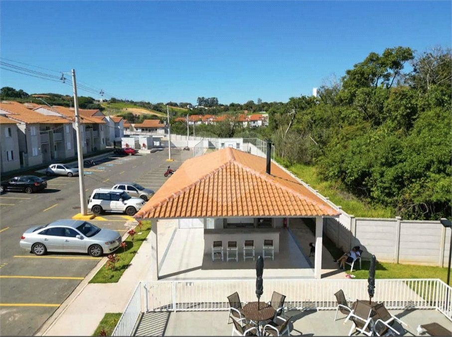 Indaiatuba - Sp - Vila Vic Florença - R$ 290.000,00 - Apartamento de 48m²,, no andar de cima, dois quartos, um banheiro, cozinha e sala, uma vaga de garagem. Condomínio fechado. Apartamento está do jeito que foi entregue . Area de lazer no condominio - Área do condomínio: Churrasqueira