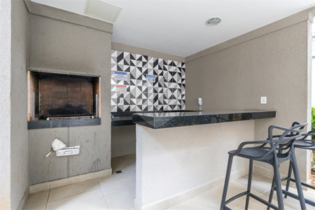 Apartamento a venda na Rua Gaspar Lourenço totalmente reformado - 2 quartos, varanda