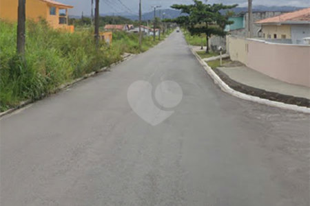 Sobrado para venda em Peruíbe.