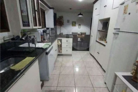Casa à venda no Condomínio Vista Alegre Sede em Vinhedo/SP