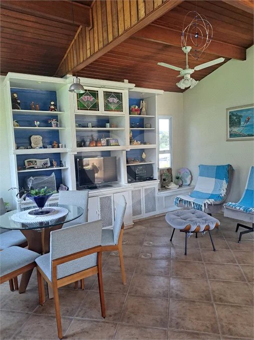 Casa Ampla com 5 Dormitórios, Piscina e Lazer Completo em Terreno de 1.260 m²