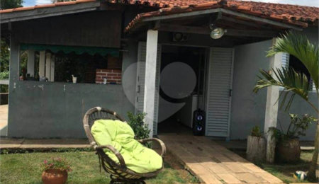 Fazenda à venda com 3 quartos, sendo 1 suíte,  em Jardim Sinibaldy, Piedade, SP