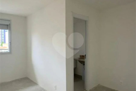Apartamento de 69m2 na Saúde com 2 dorms, 1 suíte, 2 banheiros, 1 vaga. Estuda Permuta.