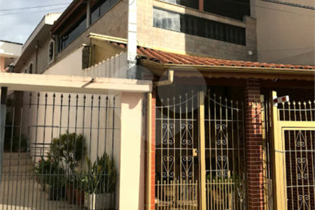 Sobrado com 234m², 3 dormitórios, sendo 1 suíte, 2 vagas, à venda na Vila Ema.