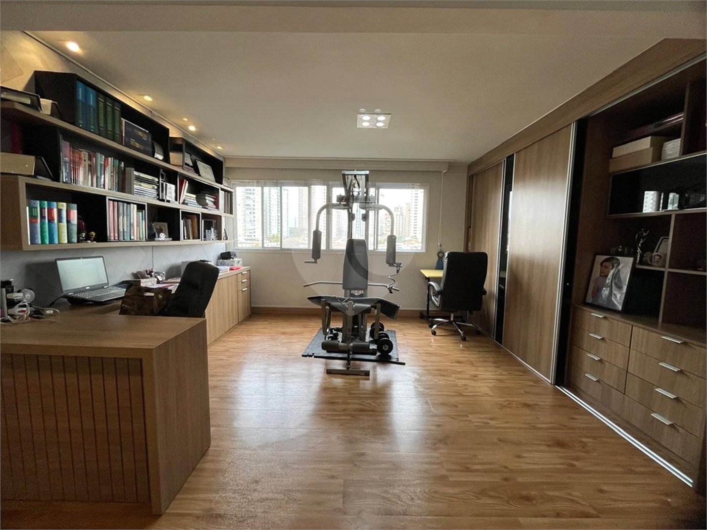 Apartamento á venda com 200m² - Bosque da Saúde