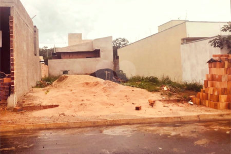 Terreno com 160,00 m² de área total.