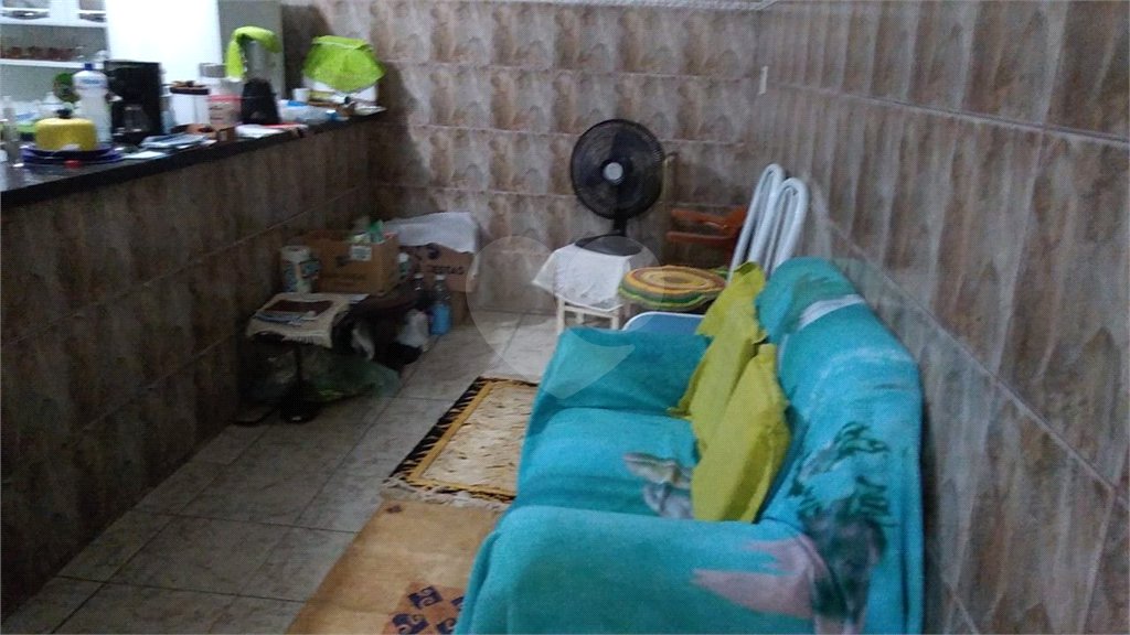 Casa térrea com 2 dormitórios.