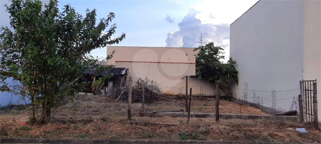 Terreno com 125 m² .