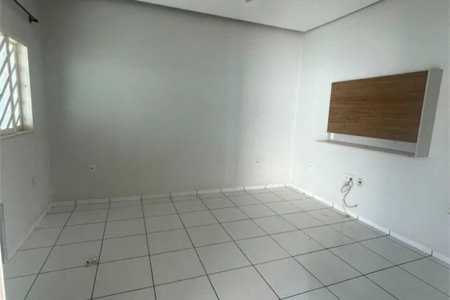 Casa para alugar com 3 quartos, sendo 1 suíte,  em Setor Industrial, Balsas, MA