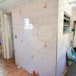 Excelente Sobrado eom ótima localização. Venha fazer uma visita.