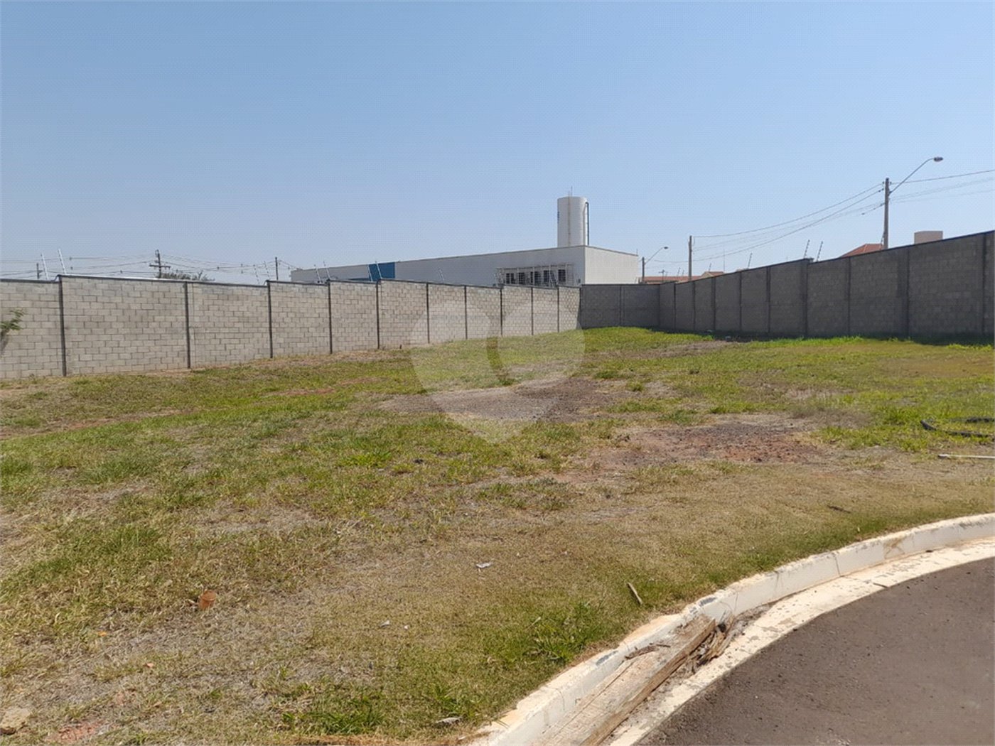 Terreno à venda no condomínio Monte das Araucárias