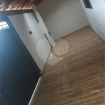 Casa térrea com 2 dormitórios.