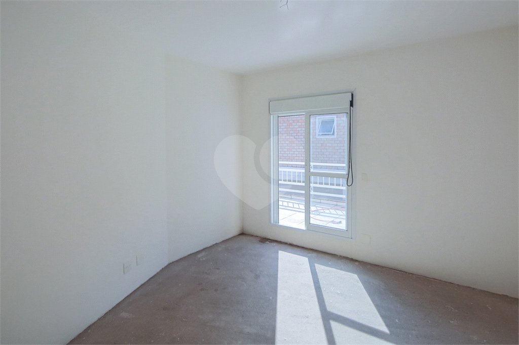Casa à venda com 4 quartos, sendo 2 suítes, no condomínio Bristol Village, São Paulo - SP