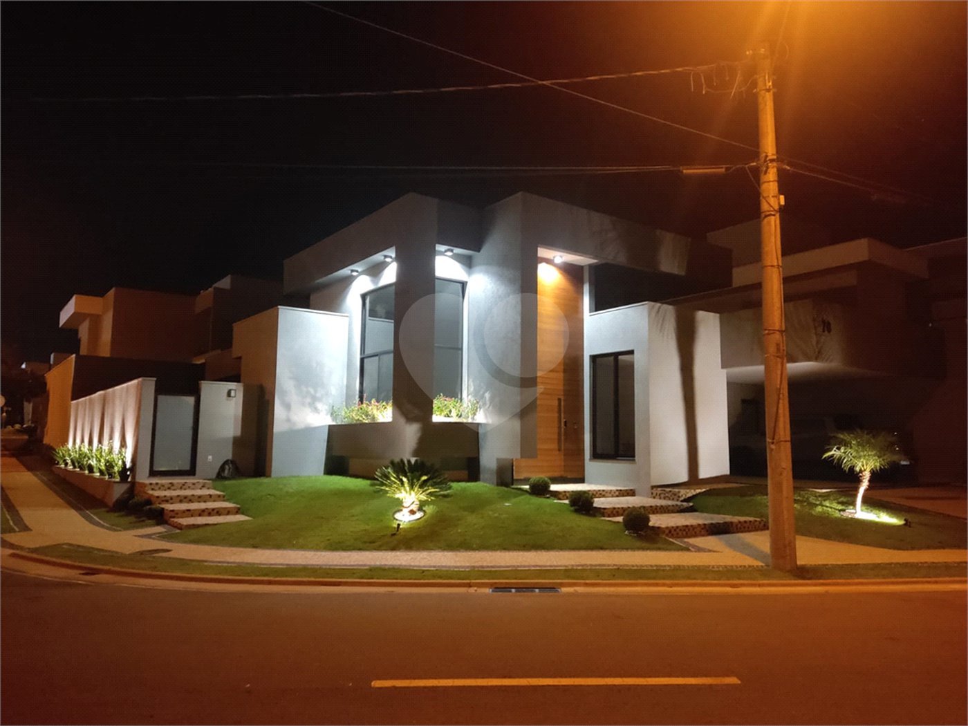 Casa para venda no condomínio de alto padrão Damha III,