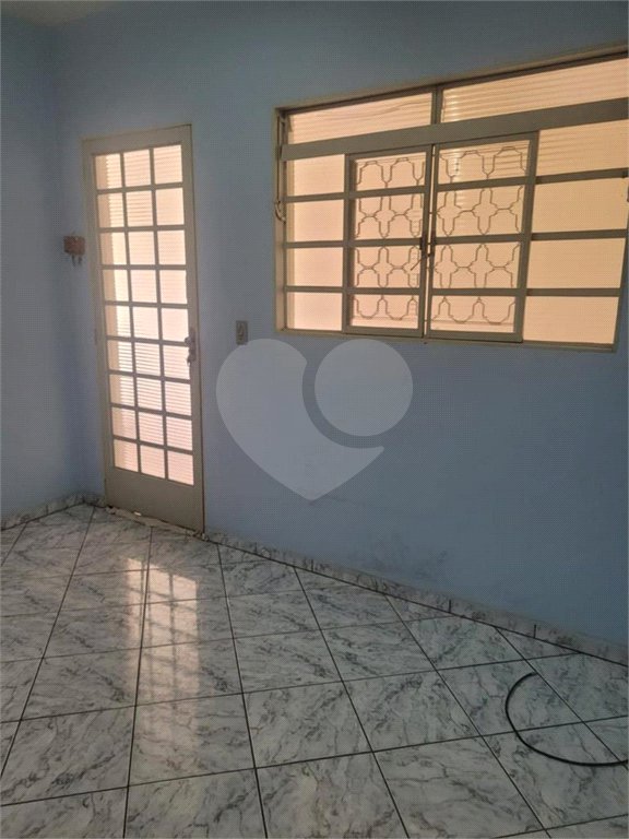 Sobrado para venda com 6 suítes.
