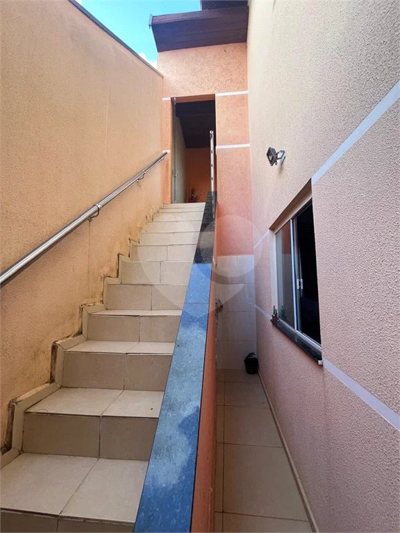 Casa ampla no bairro Terra Rica com 3 pavimentos e excelente estrutura.