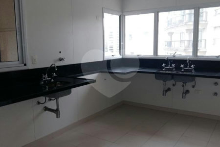 Apartamento à venda com 4 suítes em Panamby, São Paulo, SP