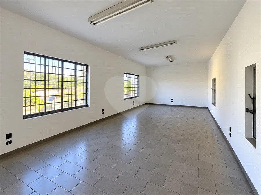 Galpão comercial/industrial com 627 m² no Bairro Planalto, em São Bernardo do Campo, próximo à Via Anchieta, com piso fabril, escritórios e mezanino.