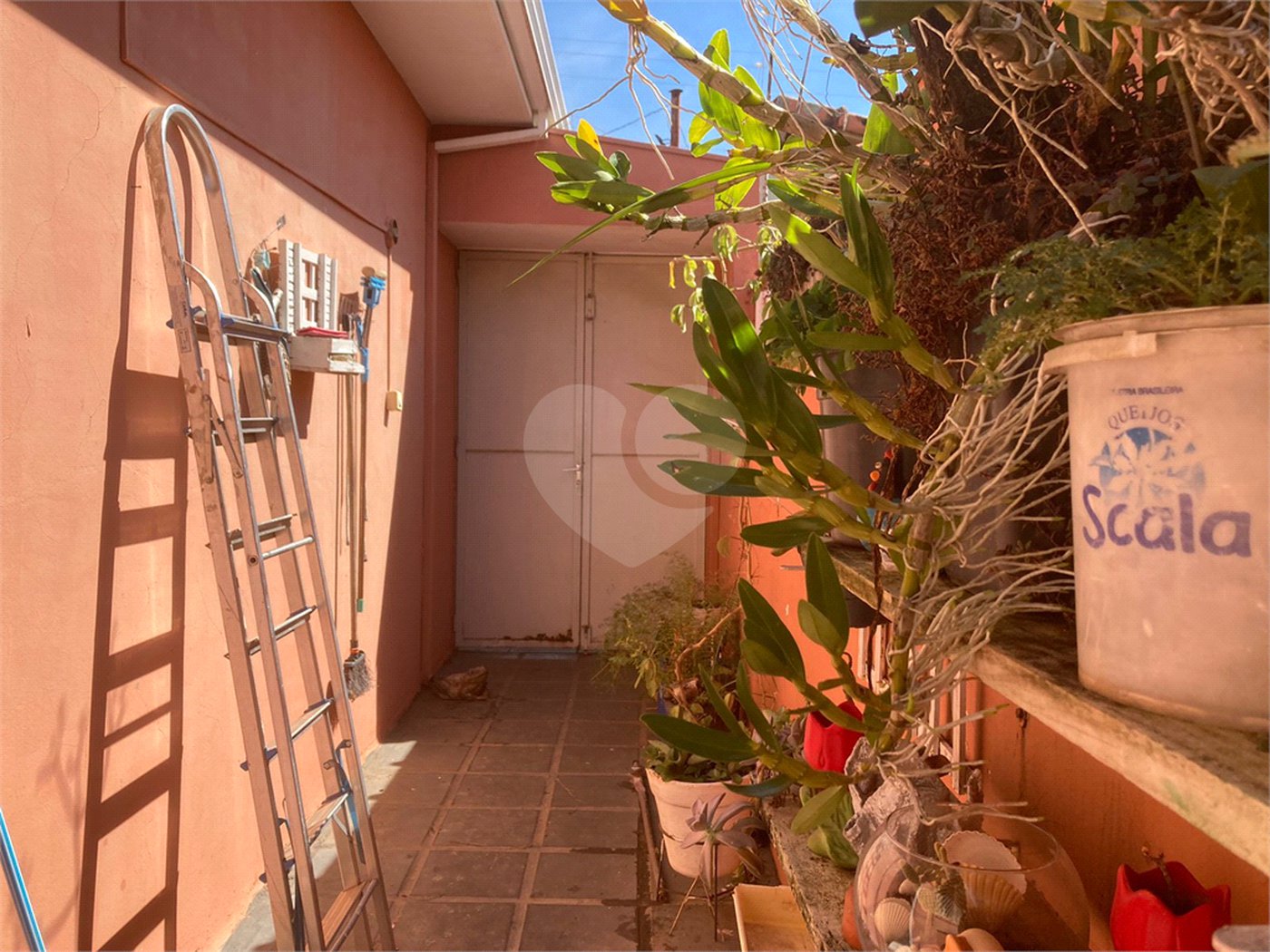Vende-se excelente casa próxima ao Centro