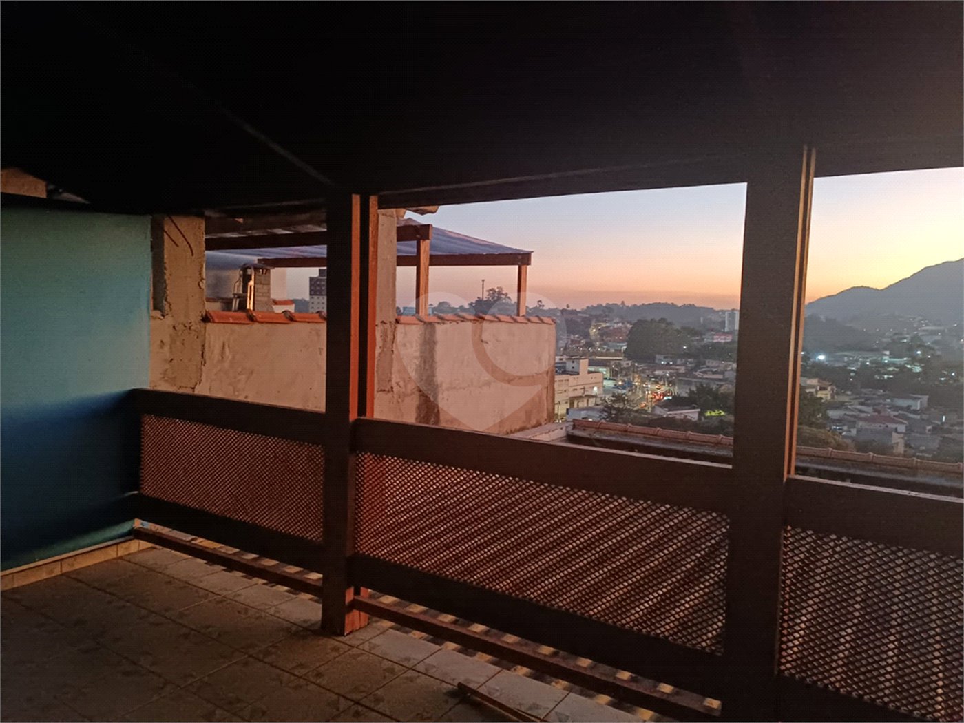Sobrado com 4 Quartos e 4 banheiros à Venda -337 m² por R$ 850.,000 -- Jardim Vivan,-Jaraguá, São Paulo - SP