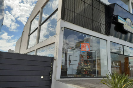 Galpão Comercial à Venda – Localização Estratégica na Avenida São Carlos