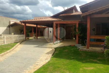 Casa para Venda em Piracaia