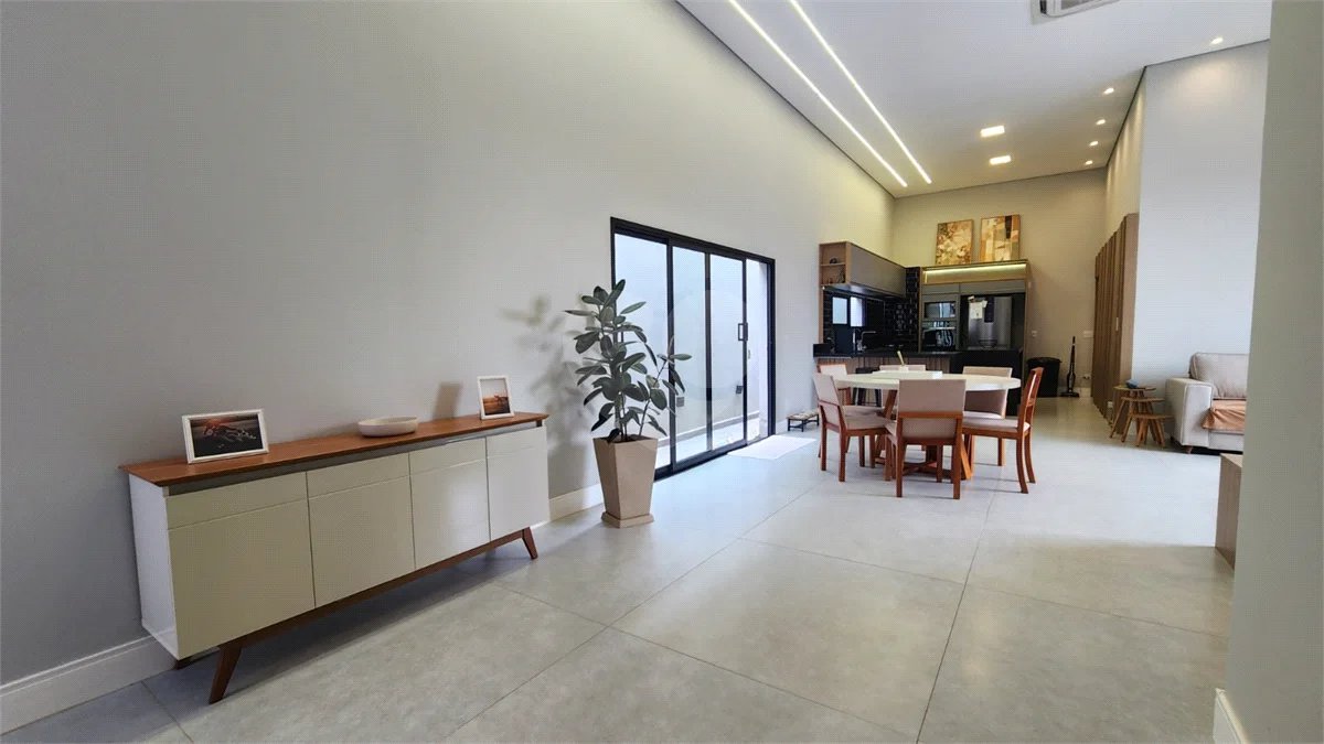 Casa à venda com 3 suítes no condomínio Via Castelli, Louveira - SP