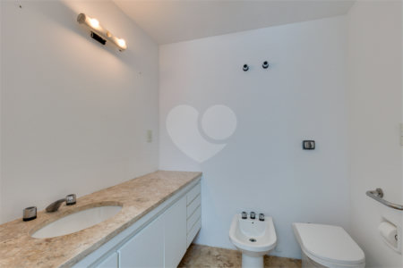 Apartamento à venda com 3 suítes em Real Parque, São Paulo, SP