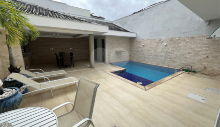 Casa à venda com 3 quartos, sendo 1 suíte, no condomínio Golden Village, Rio de Janeiro - RJ