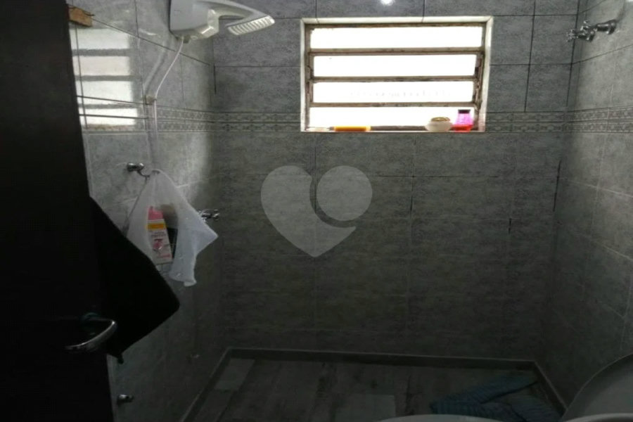 Ótimo sobrado, com amplo espaço interno (127m2), possuindo 03 dormitórios (01 suíte),