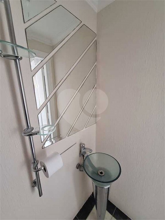 Apartamento para locação com 2 dormitórios, sendo 1 suíte com 02 vagas, totalmente climatizado nos 3 ambientes