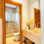 Indaiatuba - HOME DESIGN - Casa Térrea - Condomínio Paradiso - 420 m² de terreno - 307,19 m² de área construída - 3 suítes completas, sendo 1 master com closet planejado e banheira de imersão - Sala de TV reversível para 4ª suíte - Sala de estar ampla e varanda gourmet integrada - Cozinha com móve