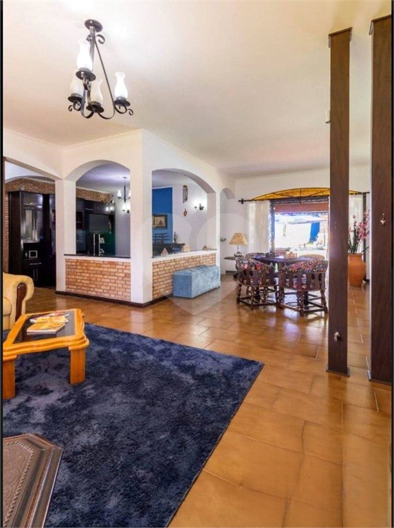 Casa com 6 Quartos e 8 banheiros à Venda, 1500 m² de Terreno em Atibaia/SP