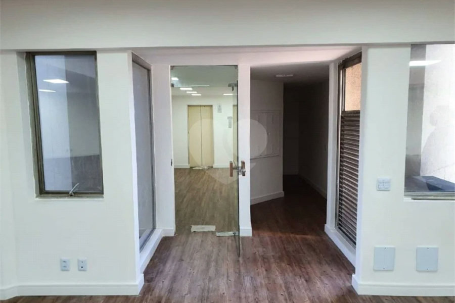 Sala comercial para locação e venda. 204m² AU