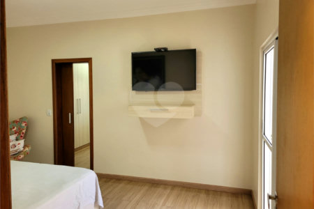Casa térrea para venda em Araraquara/SP.