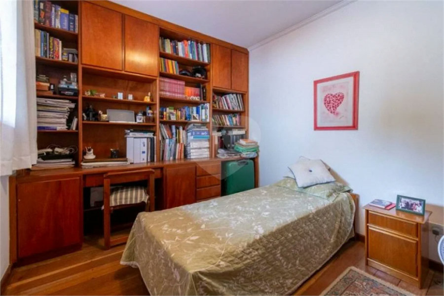 SOBRADO A VENDA NO TREMEMBÉ - 3 DORMS. (1 SUÍTE) E 5 VAGAS