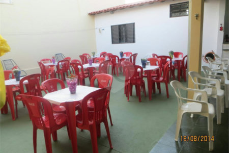 Casa térrea em Araraquara/SP, na Vila Xavier.