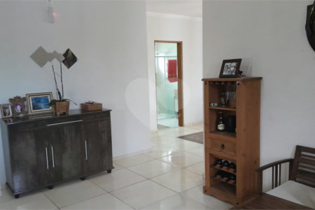 Chácara em Área Rural de Piracaia, com casa principal + 4 kitnets alugadas, excelente localização
