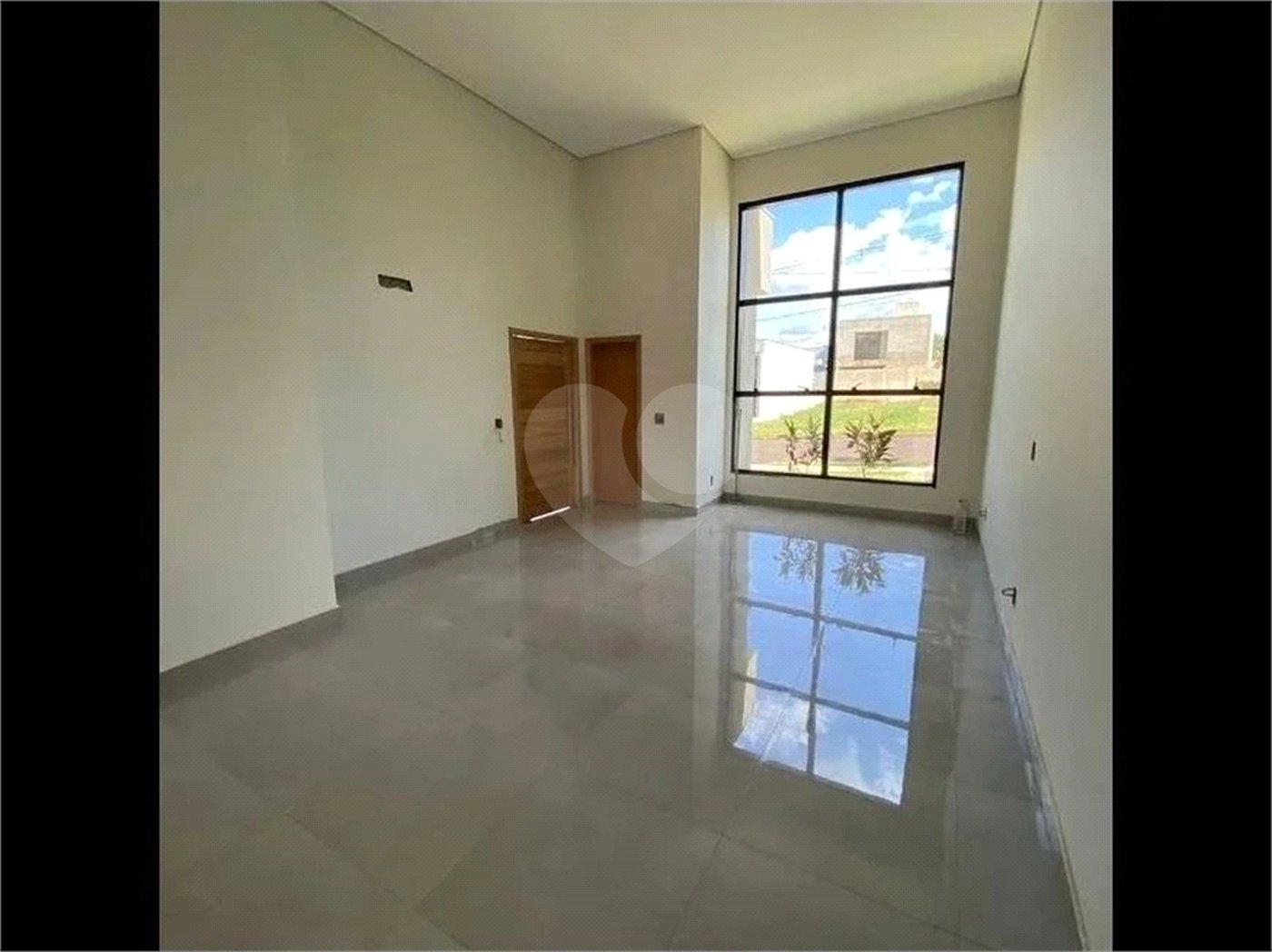 Casa térrea no Condomínio Reserva Imperial.