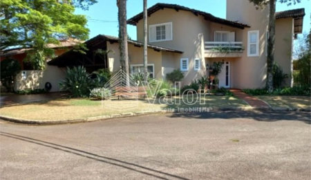 Casa à venda com 5 quartos, sendo 2 suítes,  no condomínio Residencial Sabará, São Carlos - SP