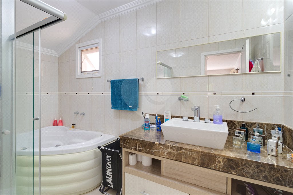 Casa à venda com 4 quartos, sendo 2 suítes, no condomínio Villa Franz Schubert, São Paulo - SP