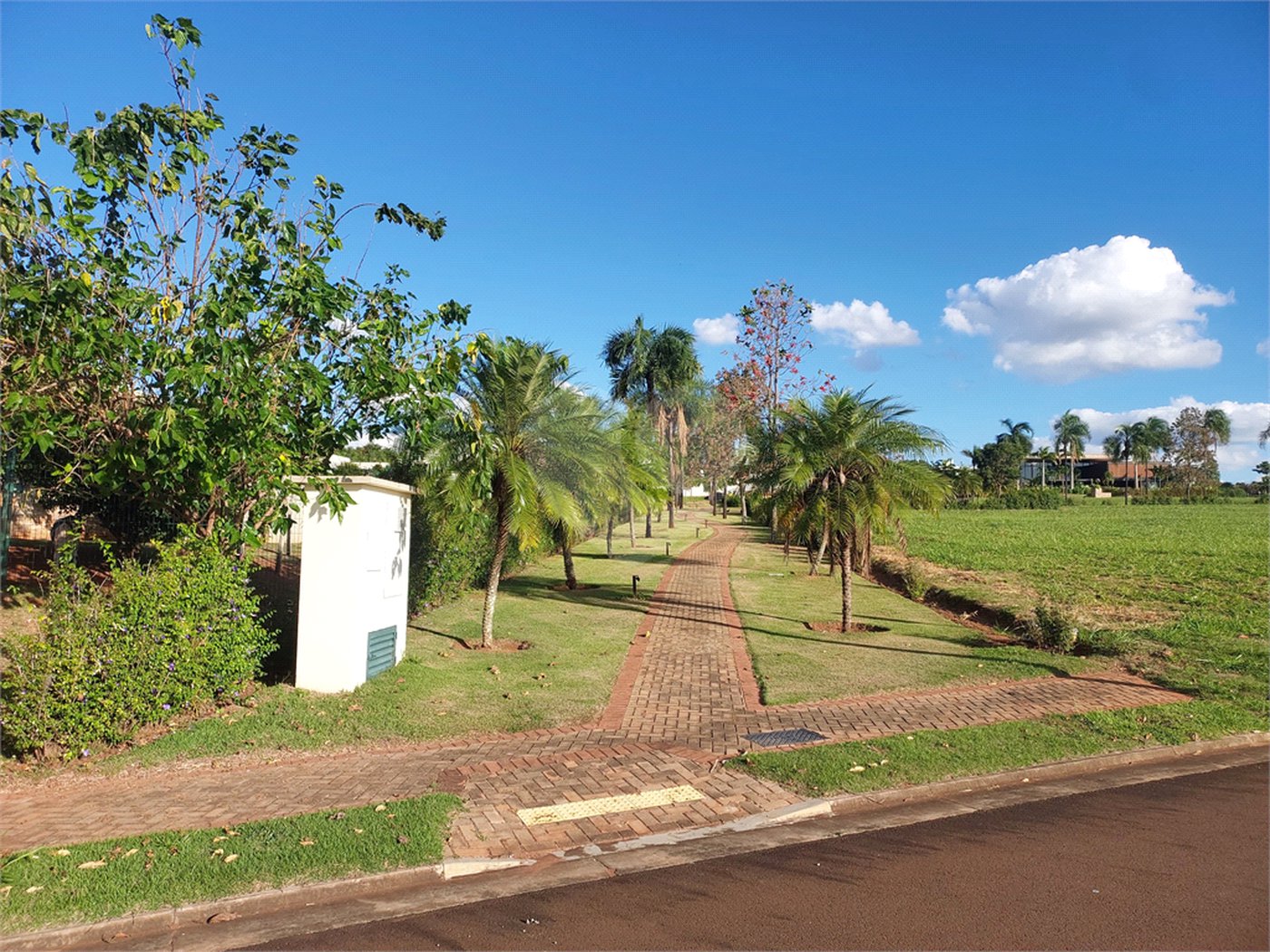 1008m² de frente pro campo de golf