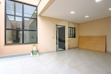 Indaiatuba - Jardim Bom sucesso - Área total: 150m² - Área construída: 115m² - 3 dormitórios sendo 1 suíte com armário planejado;Sala para dois ambientes; Banheiros com box gabinetes e espelhos; Área gourmet com churrasqueira a carvão e móveis planejados; Lavanderia coberta; Ar condicionado na sala