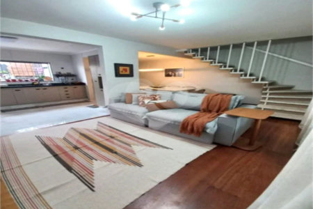 Casa de 85m2 com 3 dormitórios e 2 vagas de garagem localizado no Bosque da Saúde