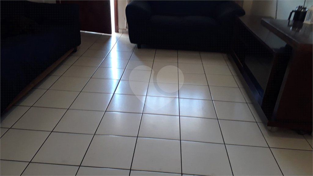 BELA CASA 274 M² C/ 3 QUARTOS 1 SALA 1 COZINHA 3 BANHEIROS 2 VAGAS Para Estacionamento coberta P/ VENDA NA V N Cachoeirinha