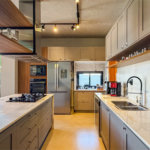 Indaiatuba - HOME DESIGN - Casa Térrea - Condomínio Paradiso - 420 m² de terreno - 307,19 m² de área construída - 3 suítes completas, sendo 1 master com closet planejado e banheira de imersão - Sala de TV reversível para 4ª suíte - Sala de estar ampla e varanda gourmet integrada - Cozinha com móve