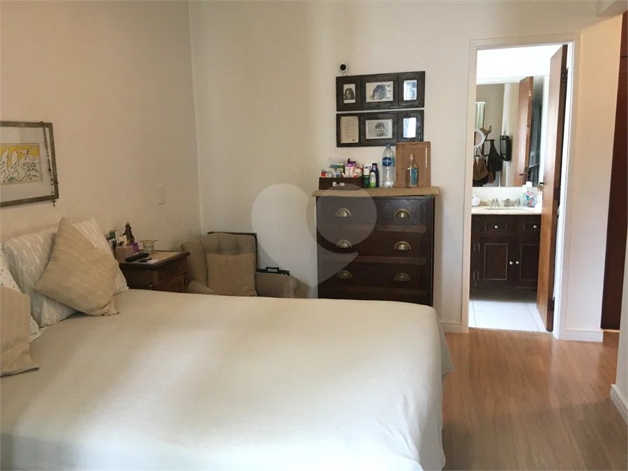 Campo Belo: Elegante Apartamento de 113 m² com Suíte e 2 Vagas em Localização Privilegiada