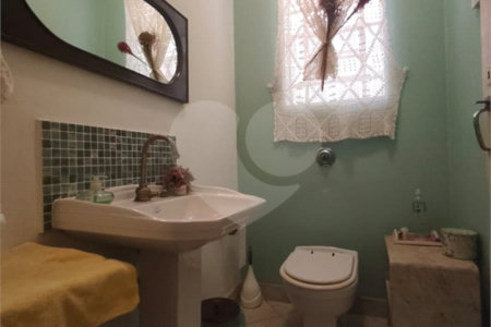 Excelente sobrado para venda com 250m², 3 quartos e 2 vagas de garagem na Aclimação!