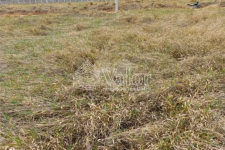 Terreno plano no Condomínio Villeneuve, com 250,00 m² de área total.