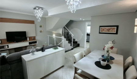 Casa à venda com 3 quartos, sendo 1 suíte,  no condomínio Vila Arnoni, São Paulo - SP